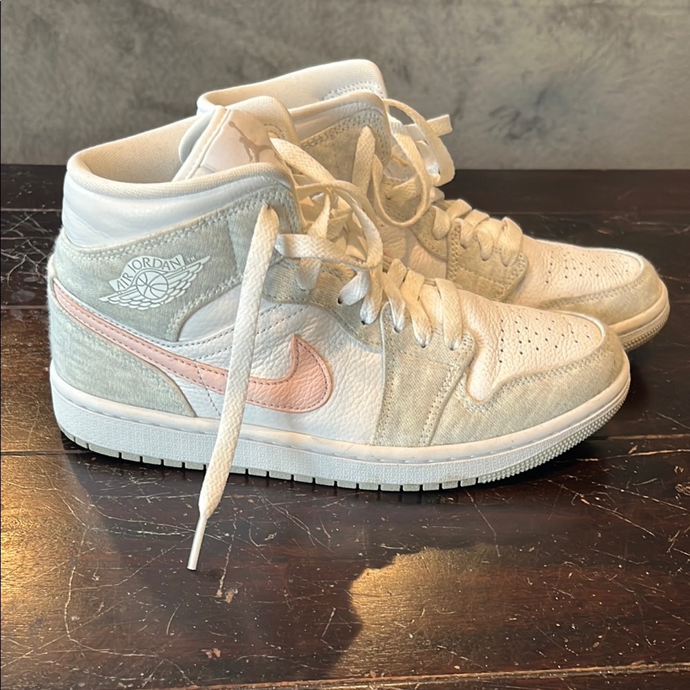 EUC Jordan 1 Mid SE Light Ion Ore (mottled gray, white & pink) sneakers